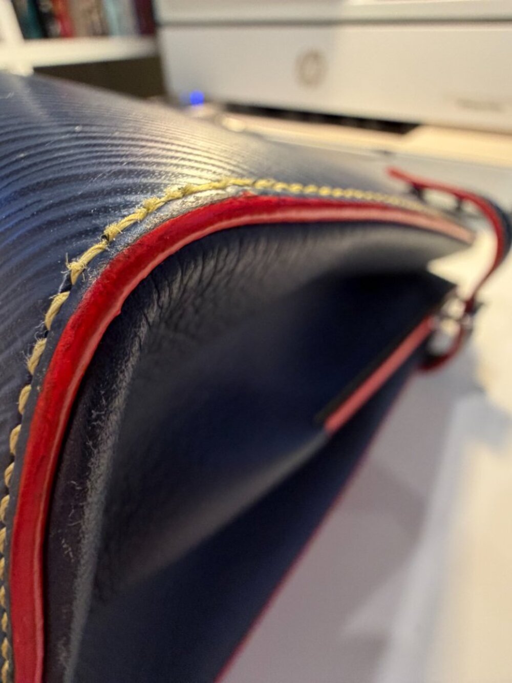 Louis Vuitton EPI Twist - Navy Blue and Red - Picture 4 of 11